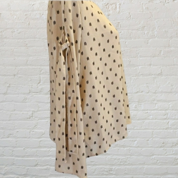 Le Lis Scoop Neck Loose Top Tan EUC Large USA Made Tie Up Sleeves - Picture 3 of 9